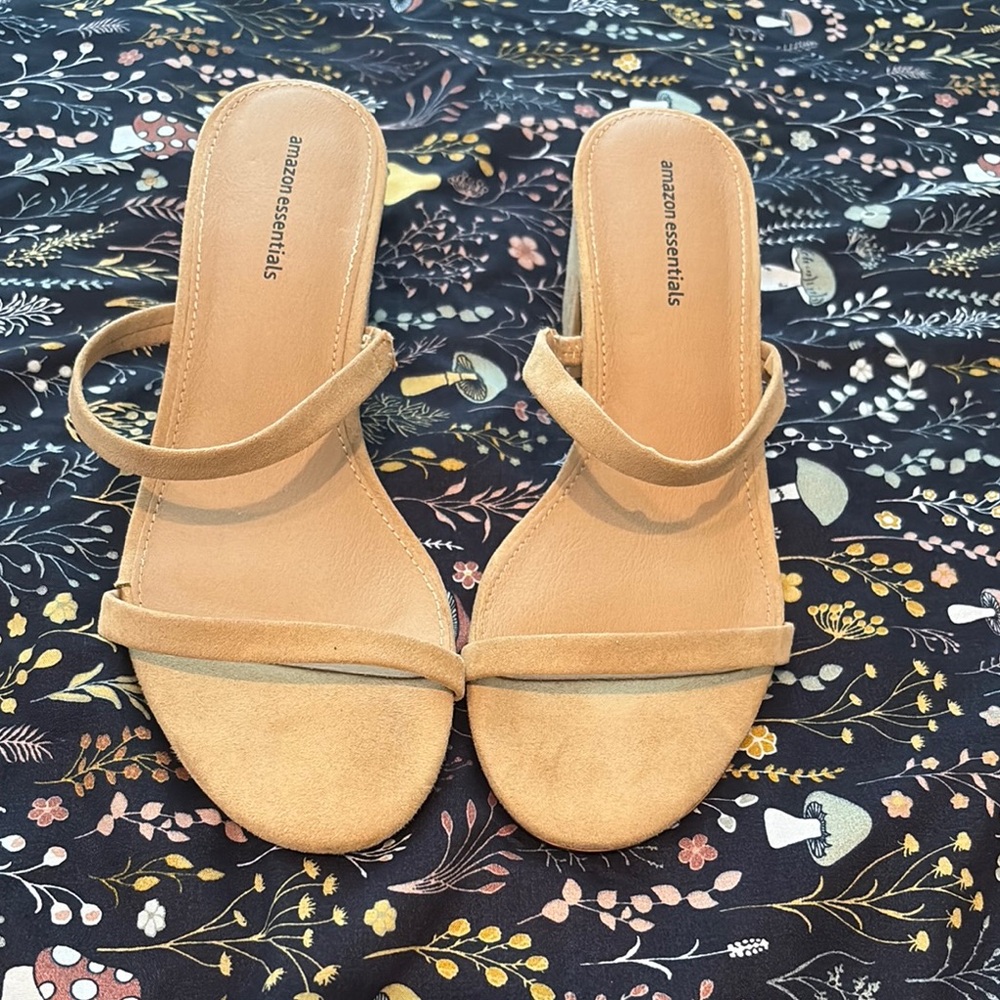 Amazon Essentials Tan Minimalist Sandals with Low Heel